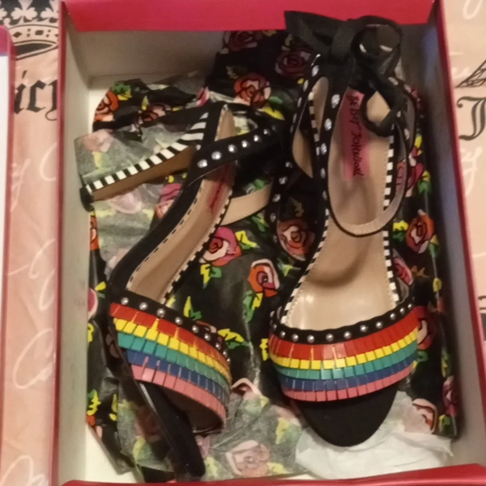 Heels - Picture 3 of 8